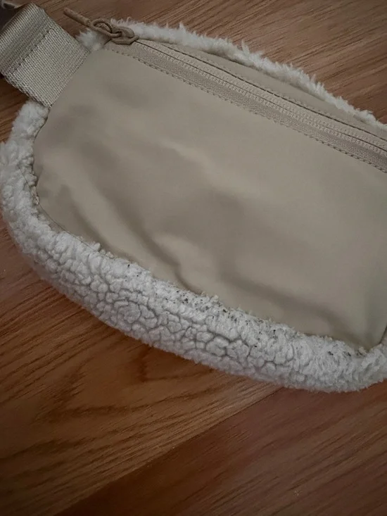 lululemon tan travel organizer pouch - Picture 3 of 4